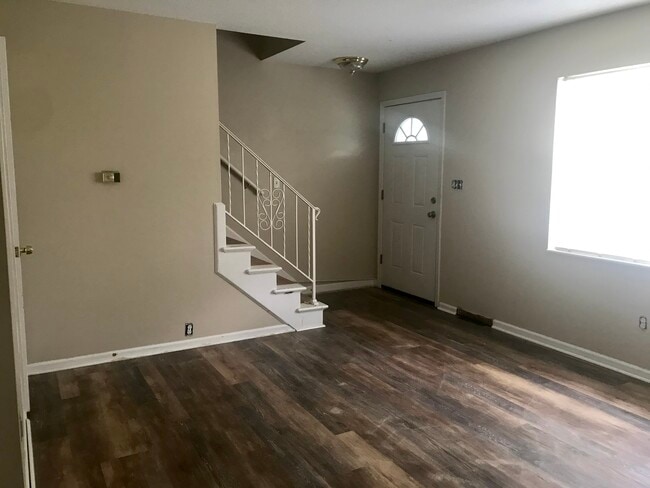 8732 W 70th St in Merriam, KS - Foto de edificio - Building Photo