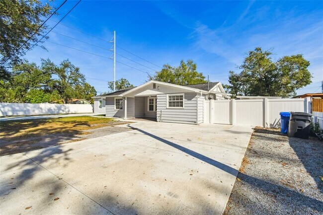 6817 N Sterling Ave in Tampa, FL - Building Photo - Building Photo