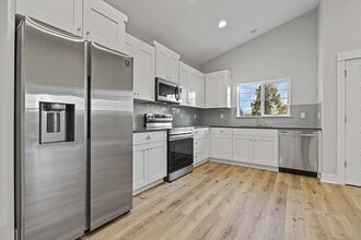 Modern Hillsboro apartment 2 blocks from O in Hillsboro, OR - Building Photo - Building Photo
