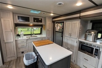 17861 Palm Creek Dr in North Fort Myers, FL - Foto de edificio - Building Photo