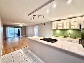 4500 E Bay Dr in Clearwater, FL - Building Photo - Building Photo