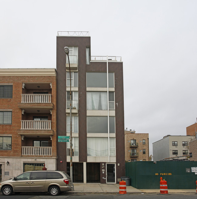 125 Kingsland Ave in Brooklyn, NY - Foto de edificio - Building Photo