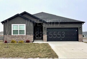 800 Hoffman Hills Blvd in Willard, MO - Building Photo