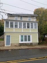 13 Forest Ave in Plymouth, MA - Foto de edificio - Building Photo