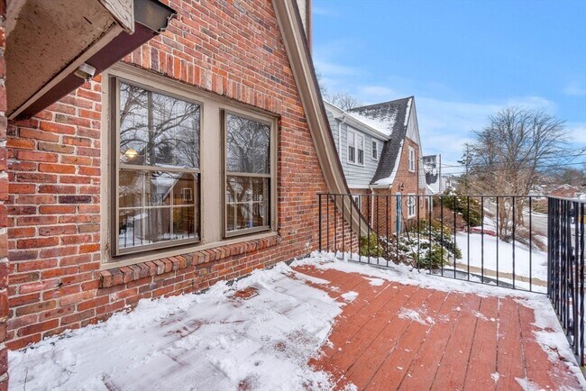 233 Bonad Rd, Unit 2 in Chestnut Hill, MA - Building Photo - Building Photo