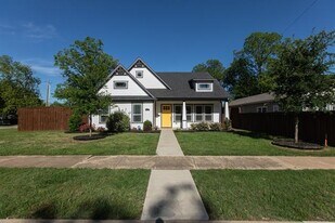 902 S Marlborough Ave in Dallas, TX - Building Photo