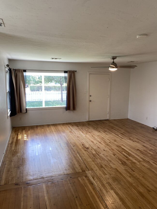 620 E Tulare Ave in Visalia, CA - Building Photo - Building Photo