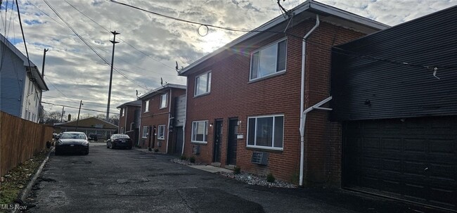 2868 Noble Rd in Cleveland Heights, OH - Foto de edificio - Building Photo