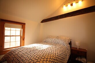 1 Summer St, Unit Bedroom 5 in Hallowell, ME - Foto de edificio - Building Photo