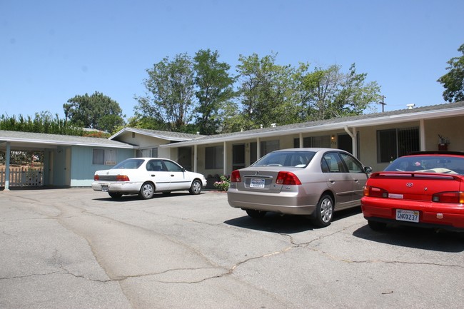 Pasadena Apartments in Fallbrook, CA - Building Photo - Building Photo