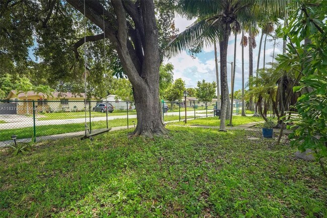 11121 SW 203rd Terrace in Cutler Bay, FL - Foto de edificio - Building Photo