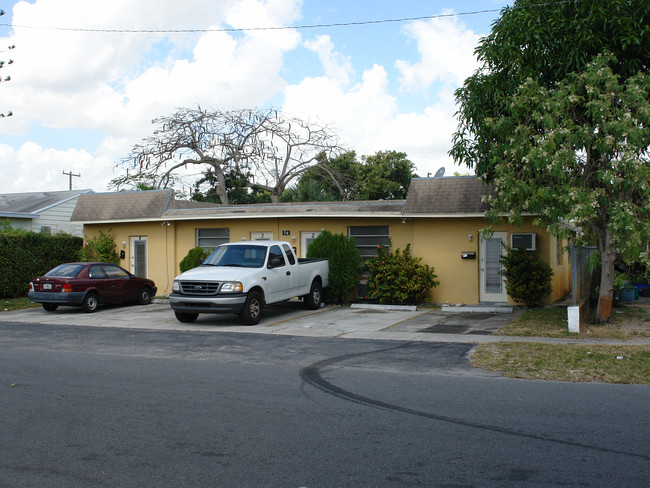 24 SW 13th St in Dania Beach, FL - Building Photo - Building Photo