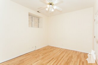 2320 N Southport Ave, Unit g in Chicago, IL - Building Photo - Building Photo