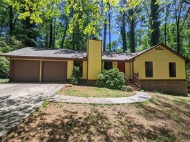 4566 Town Crier Rd SW in Lilburn, GA - Building Photo