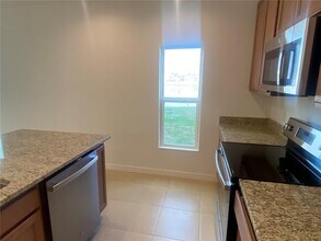 5045 Sparkling Water Wy in Kissimmee, FL - Building Photo - Building Photo