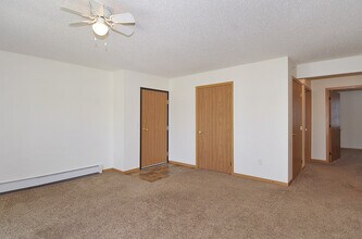 2310 Park Ave NW in Faribault, MN - Building Photo - Building Photo