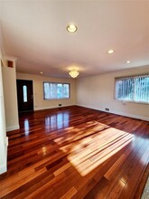 1029 Merriam Rd in Bay Shore, NY - Building Photo - Building Photo