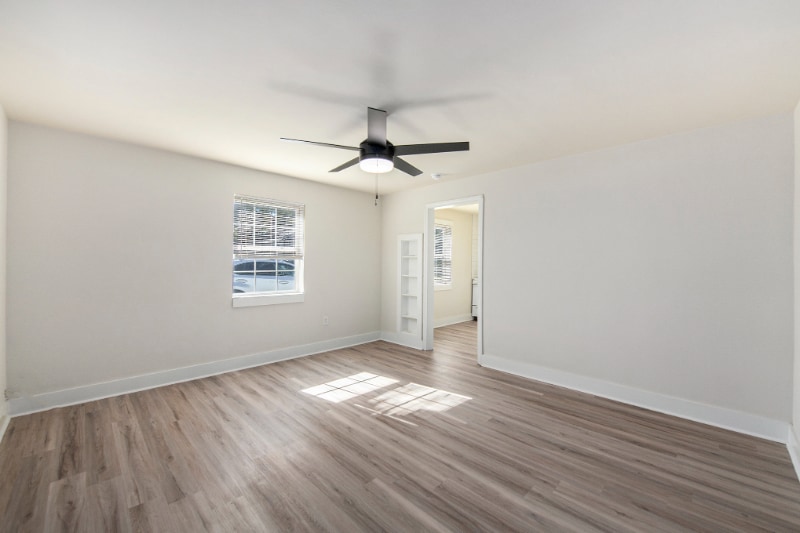 1906 Hampton Ave in North Charleston, SC - Building Photo