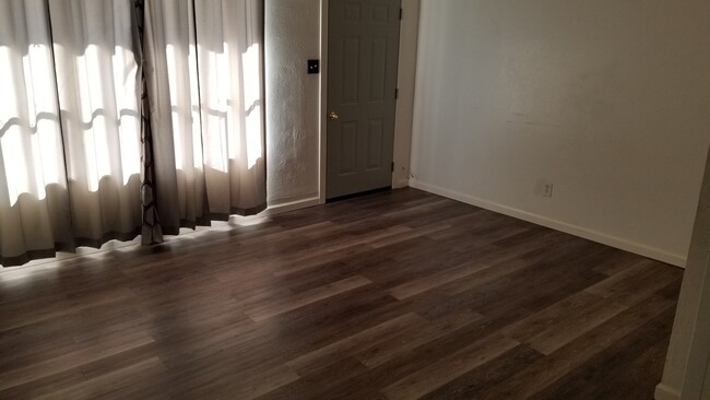 2207 W Juniper St, Unit A in Roswell, NM - Building Photo - Building Photo