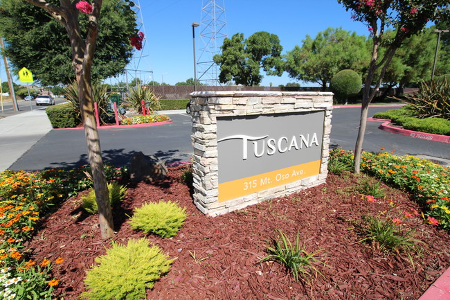 Tuscana Townhomes in Tracy, CA - Foto de edificio - Building Photo