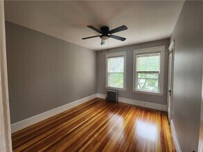 58 2nd St in East Providence, RI - Foto de edificio - Building Photo