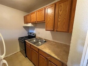 1590 Clinton St, Unit 4 in Aurora, CO - Foto de edificio - Building Photo