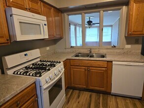 448 Hubbard Ave in Elgin, IL - Building Photo - Building Photo