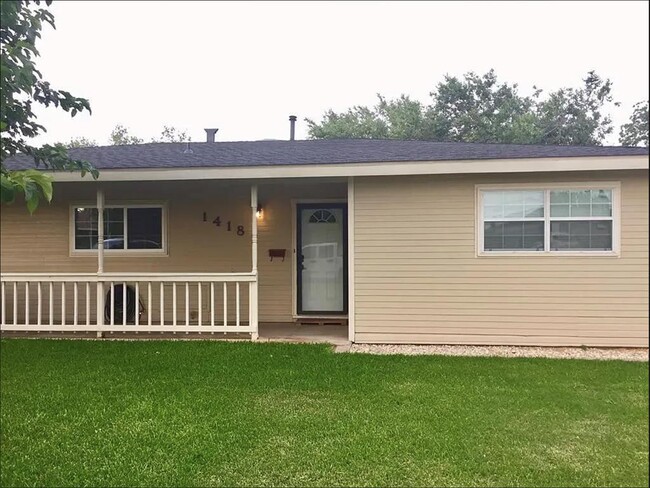 1418 Crescent Dr