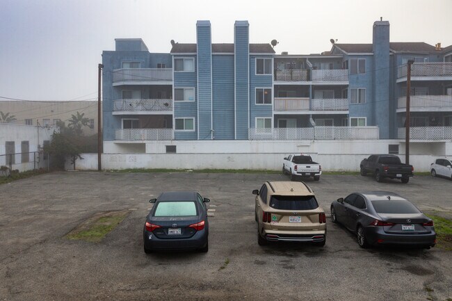 Alamitos on 4th in Long Beach, CA - Building Photo - Building Photo