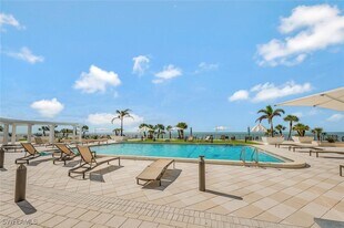 3215 Gulf Shore Blvd N in Naples, FL - Building Photo