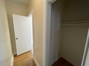 327 Greenwich Ave, Unit 2 in New Haven, CT - Building Photo - Building Photo