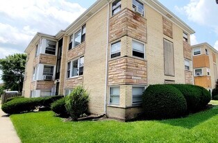 6801 W Montrose Ave in Harwood Heights, IL - Building Photo