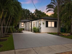 26 NE 3rd St in Dania Beach, FL - Building Photo - Building Photo