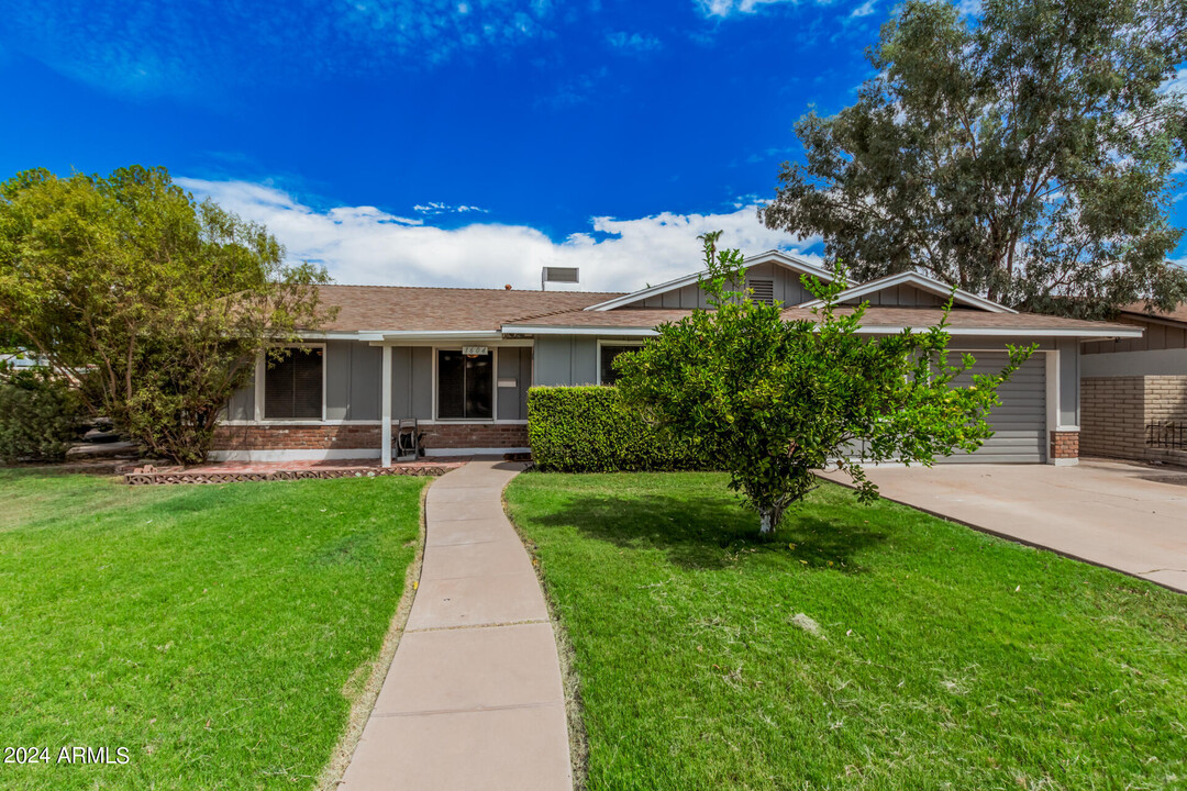 1604 E Del Rio Dr in Tempe, AZ - Foto de edificio