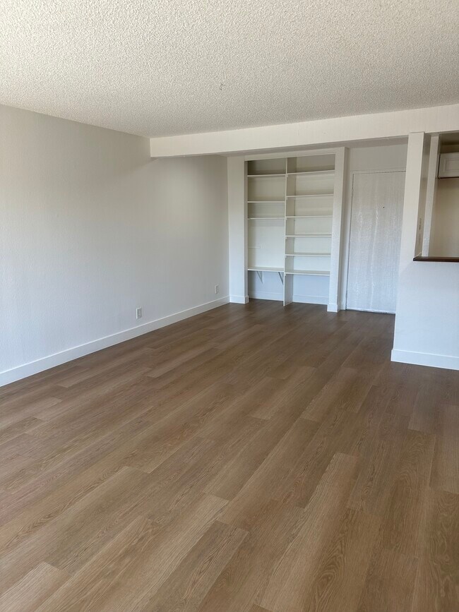 21801 Roscoe Blvd, Unit 236 in Canoga Park, CA - Foto de edificio - Building Photo