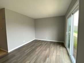 623 Robin Ct in Grayslake, IL - Building Photo - Building Photo