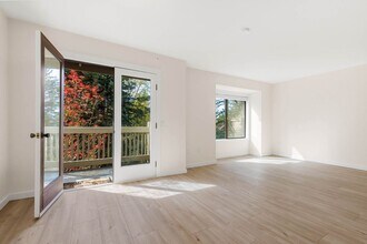 320 10th St in Kirkland, WA - Building Photo - Building Photo