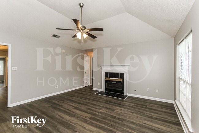 2004 Plantation Pkwy in Moody, AL - Foto de edificio - Building Photo