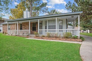 28736 Waikiki Ln in Montgomery, TX - Building Photo