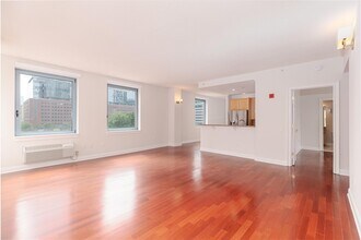 311 Washington St-Unit -3G in Jersey City, NJ - Building Photo - Building Photo