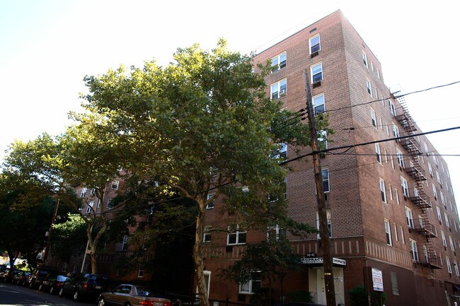 Kendall Hall Apartments in Flushing, NY - Building Photo - Building Photo