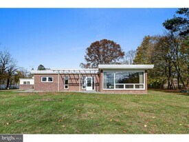 181 Cranbury Rd in West Windsor Township, NJ - Building Photo
