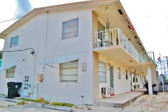 324 N J St in Lake Worth, FL - Foto de edificio - Building Photo