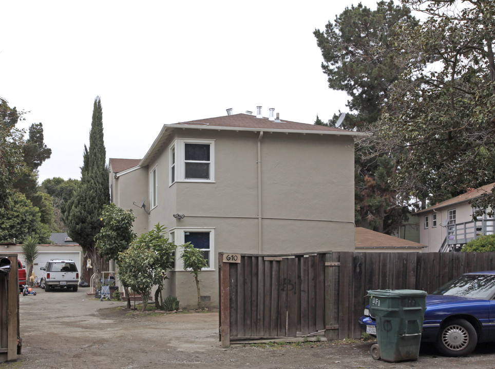 610 Circle Dr in East Palo Alto, CA - Foto de edificio