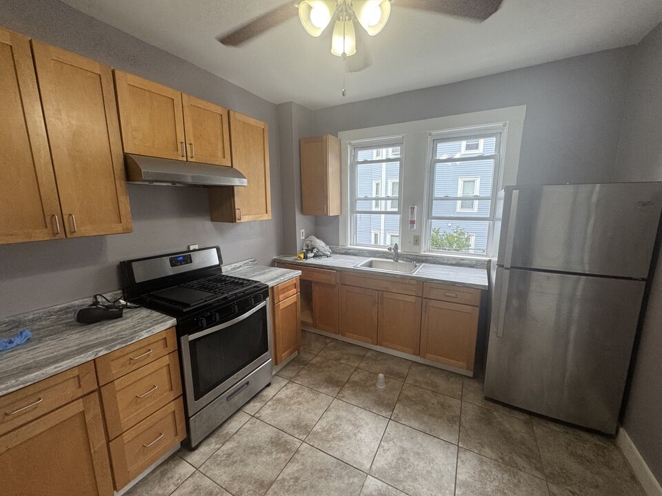 196 Sherman St, Unit #2 in Cambridge, MA - Building Photo