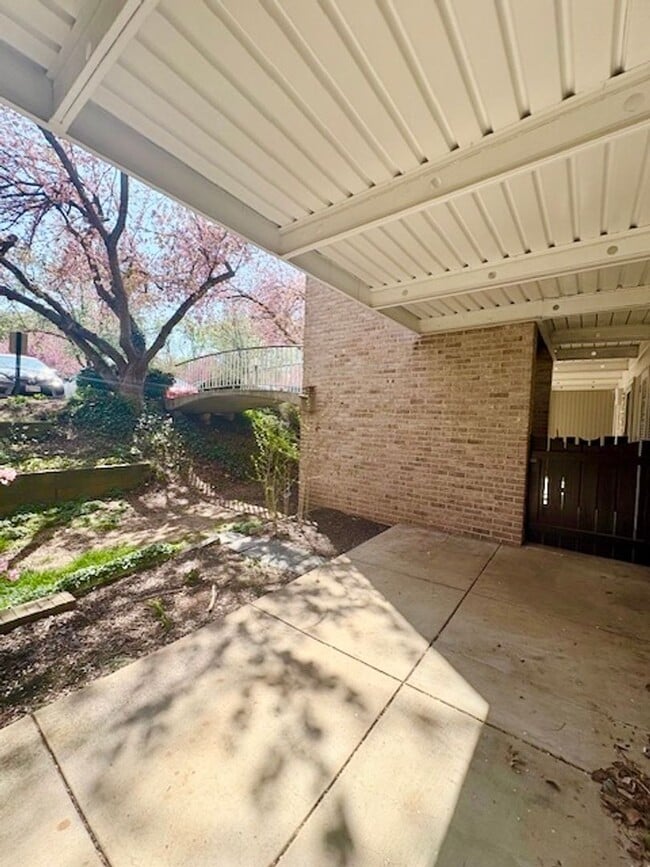7547 Spring Lake Dr in Bethesda, MD - Building Photo - Building Photo