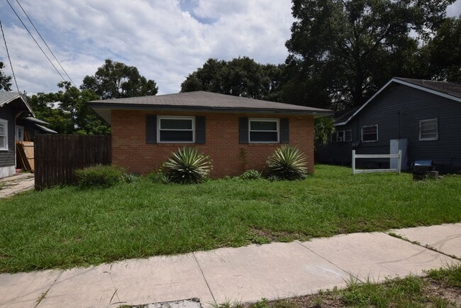 property at 305 W Hancock St