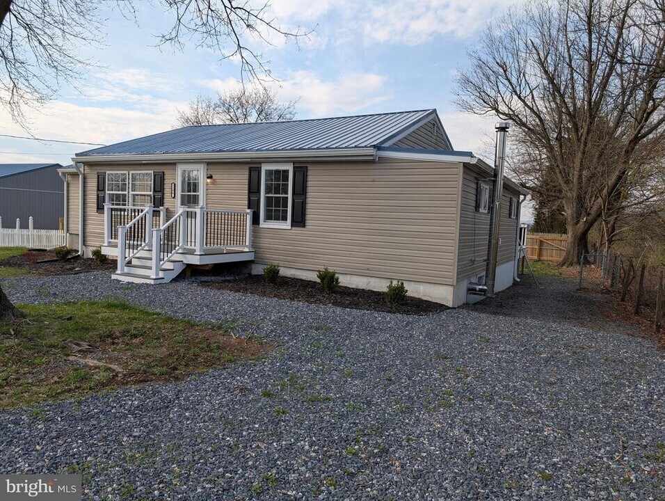 3296 Williamson Rd in Greencastle, PA - Building Photo