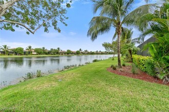 28086 Kerry Ct in Bonita Springs, FL - Foto de edificio - Building Photo