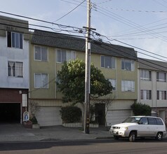 DeWetter Homes in Daly City, CA - Foto de edificio - Building Photo